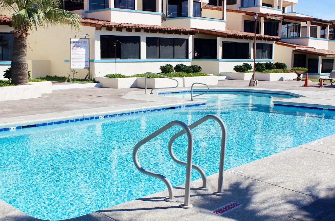 Pool deck at Las Gaviotas on Sandy Beach
