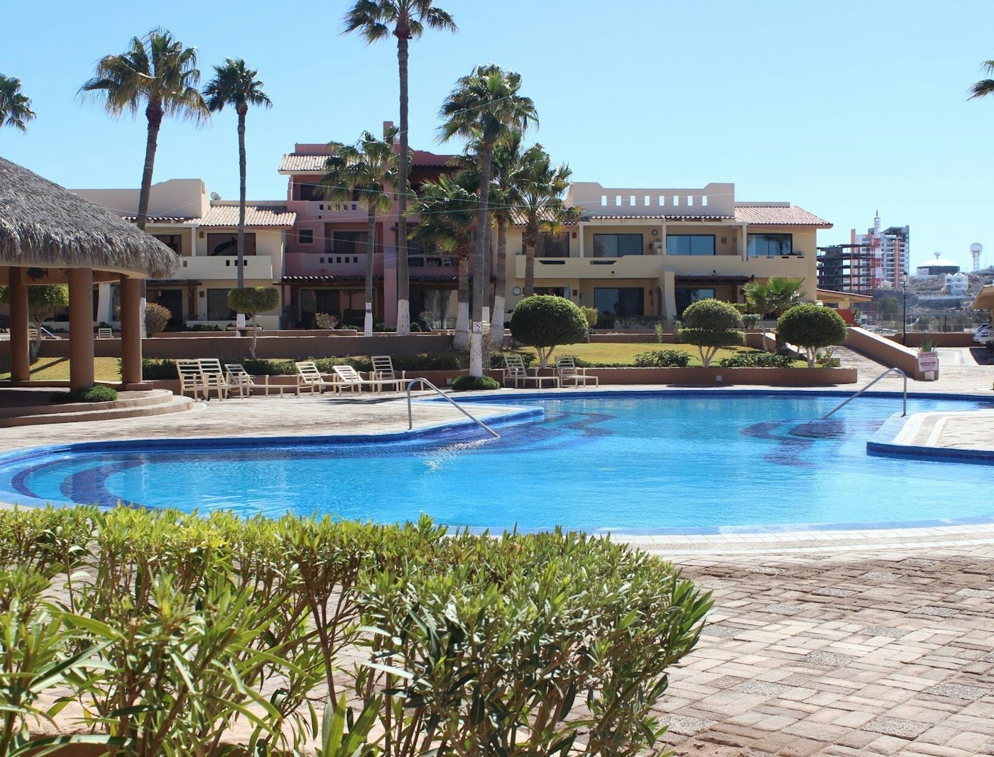 Pool and condos at Marina Pinacate